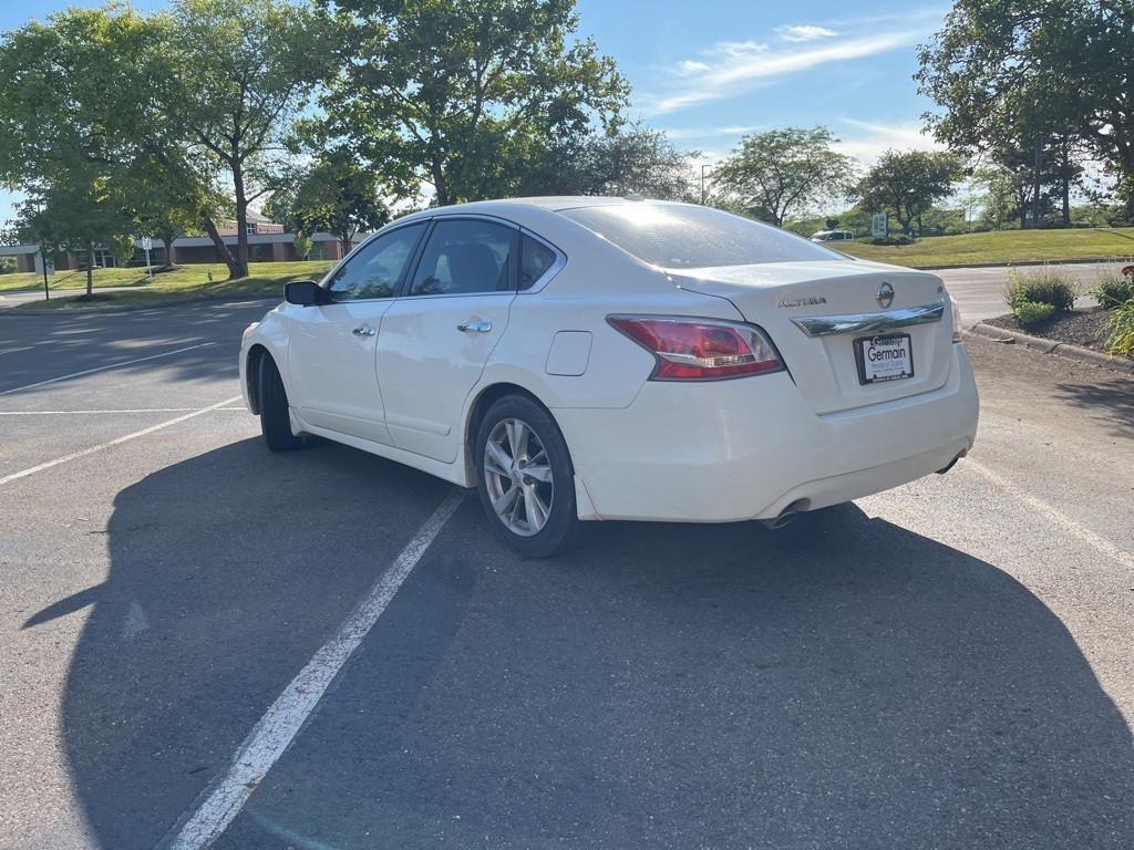 Used, 2015 Nissan Altima 2.5 SV, White, H242152A-7