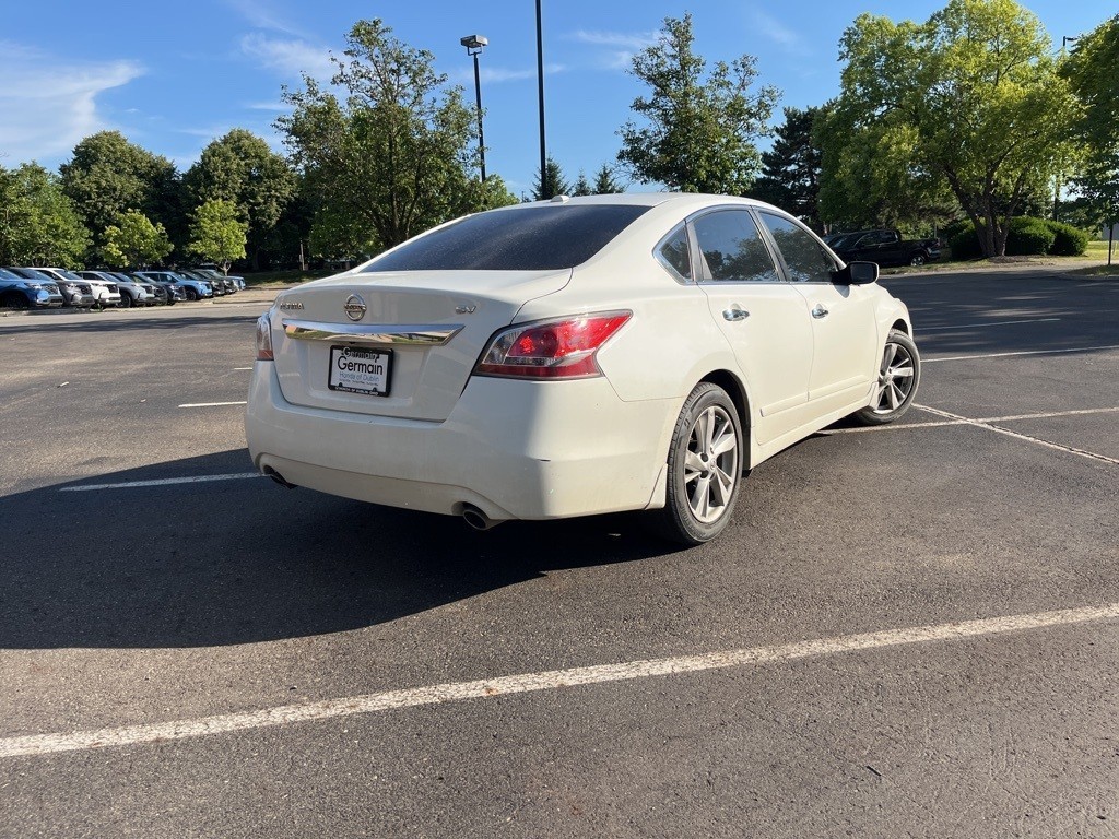 Used, 2015 Nissan Altima 2.5 SV, White, H242152A-9