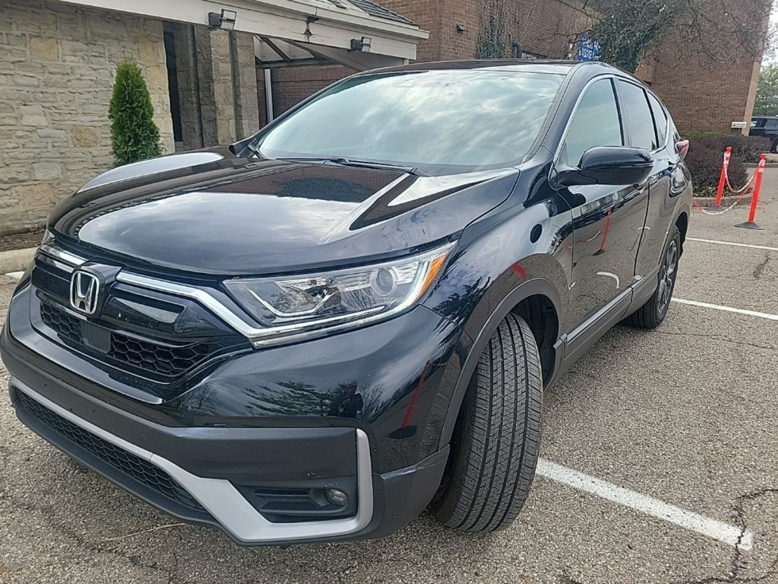 View vehicle photo 4