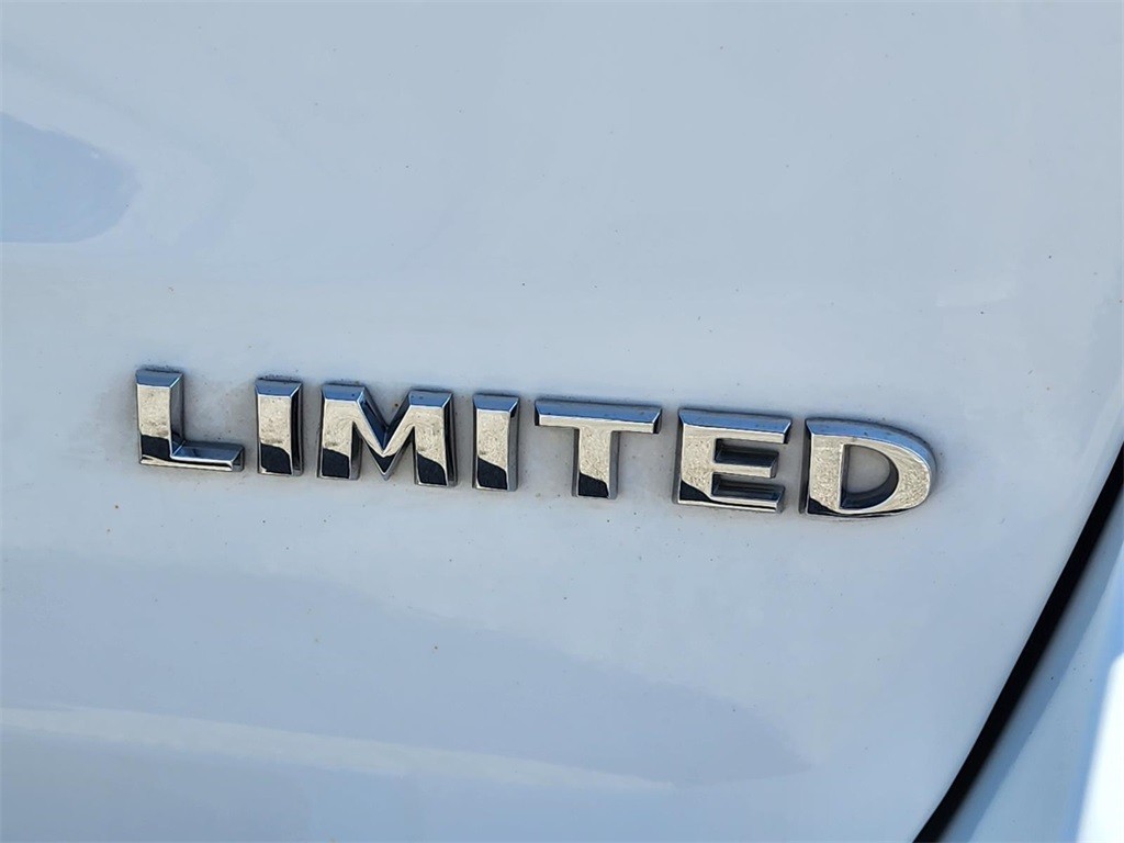 Used, 2021 Jeep Grand Cherokee Limited, White, H250192A-11