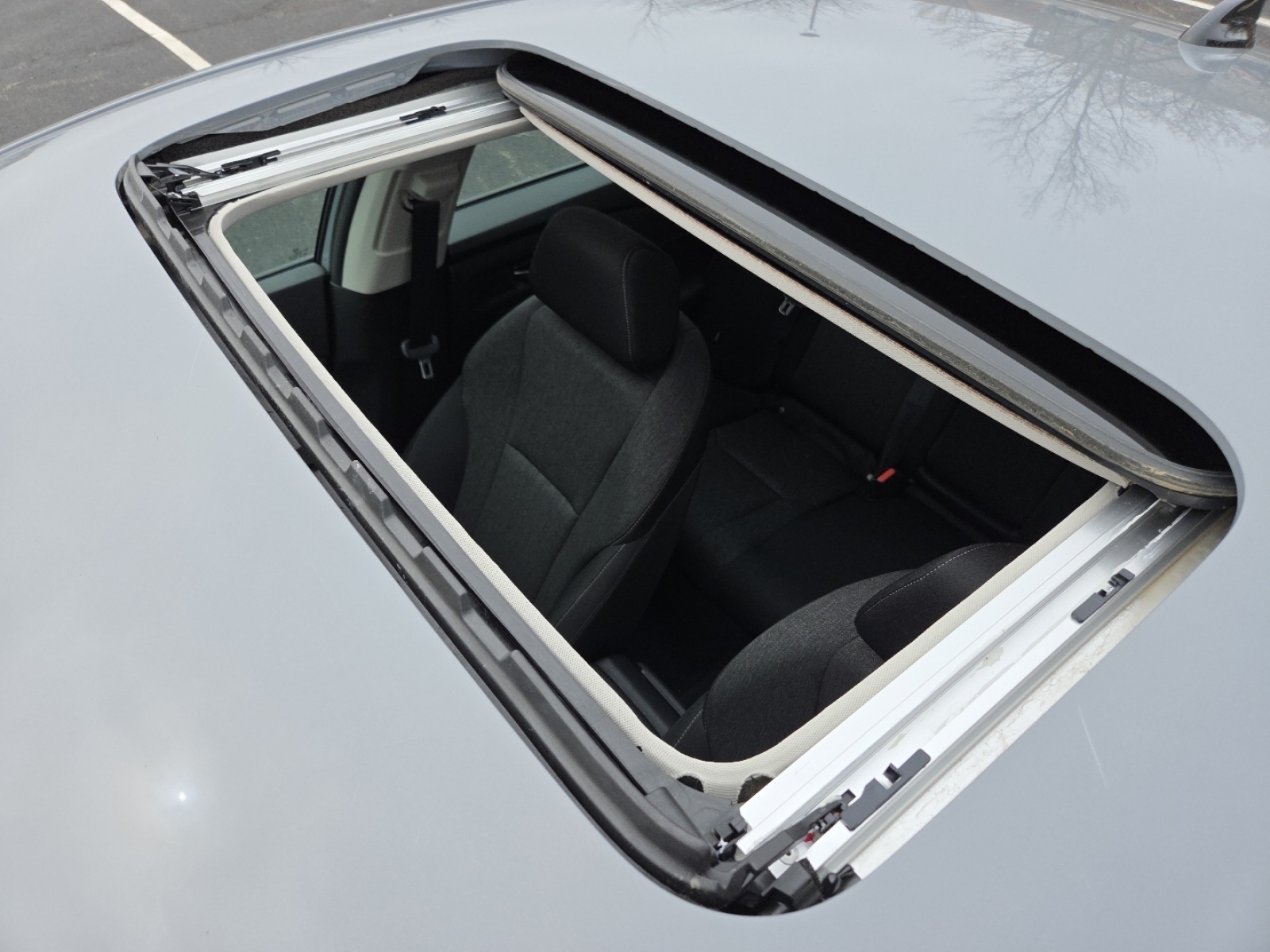 View vehicle photo 4