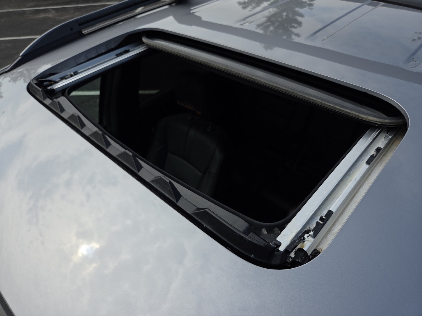 View vehicle photo 4