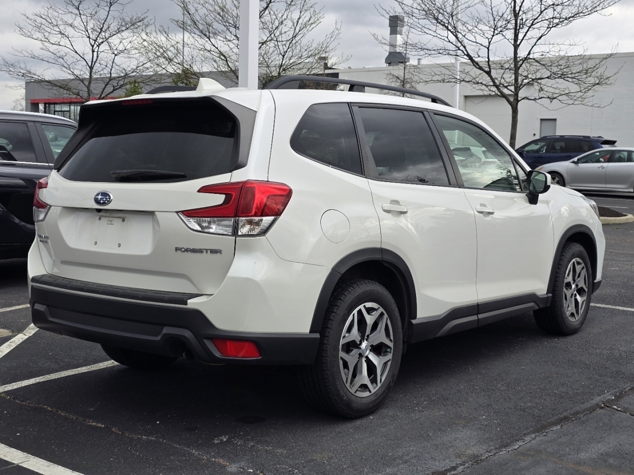 View vehicle photo 7