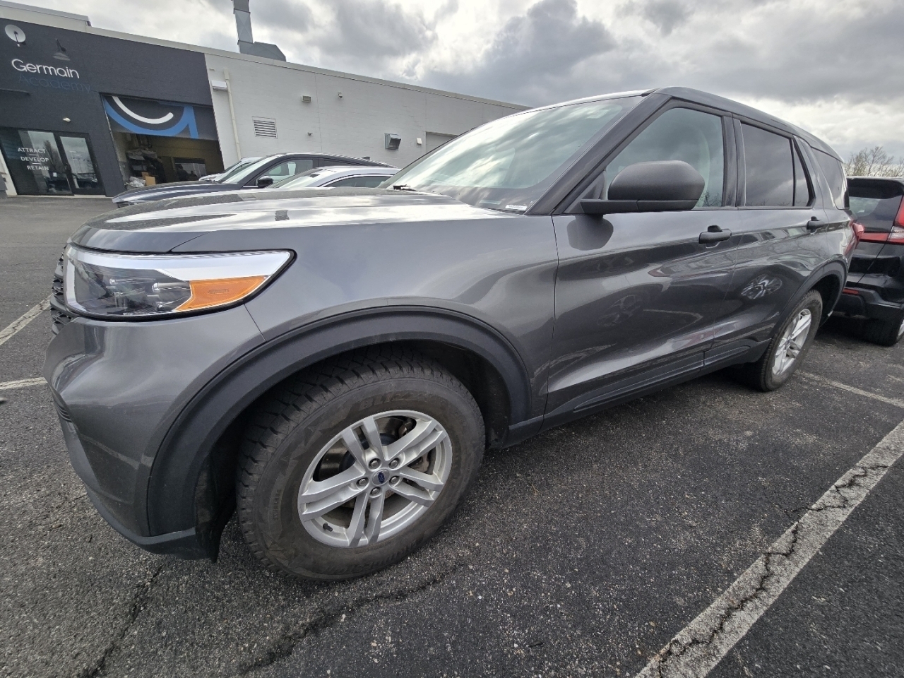 View vehicle photo 4