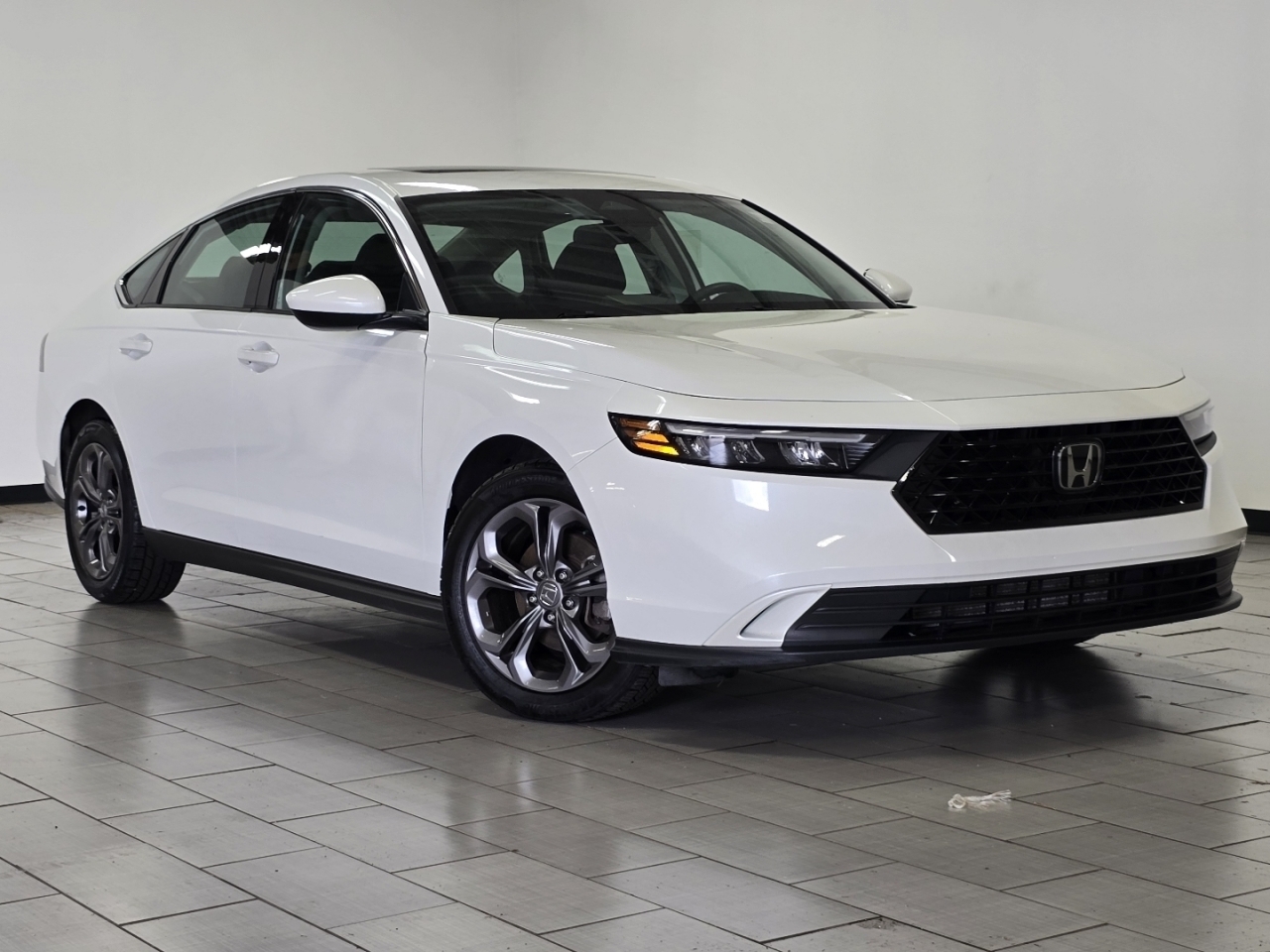 View vehicle photo 2