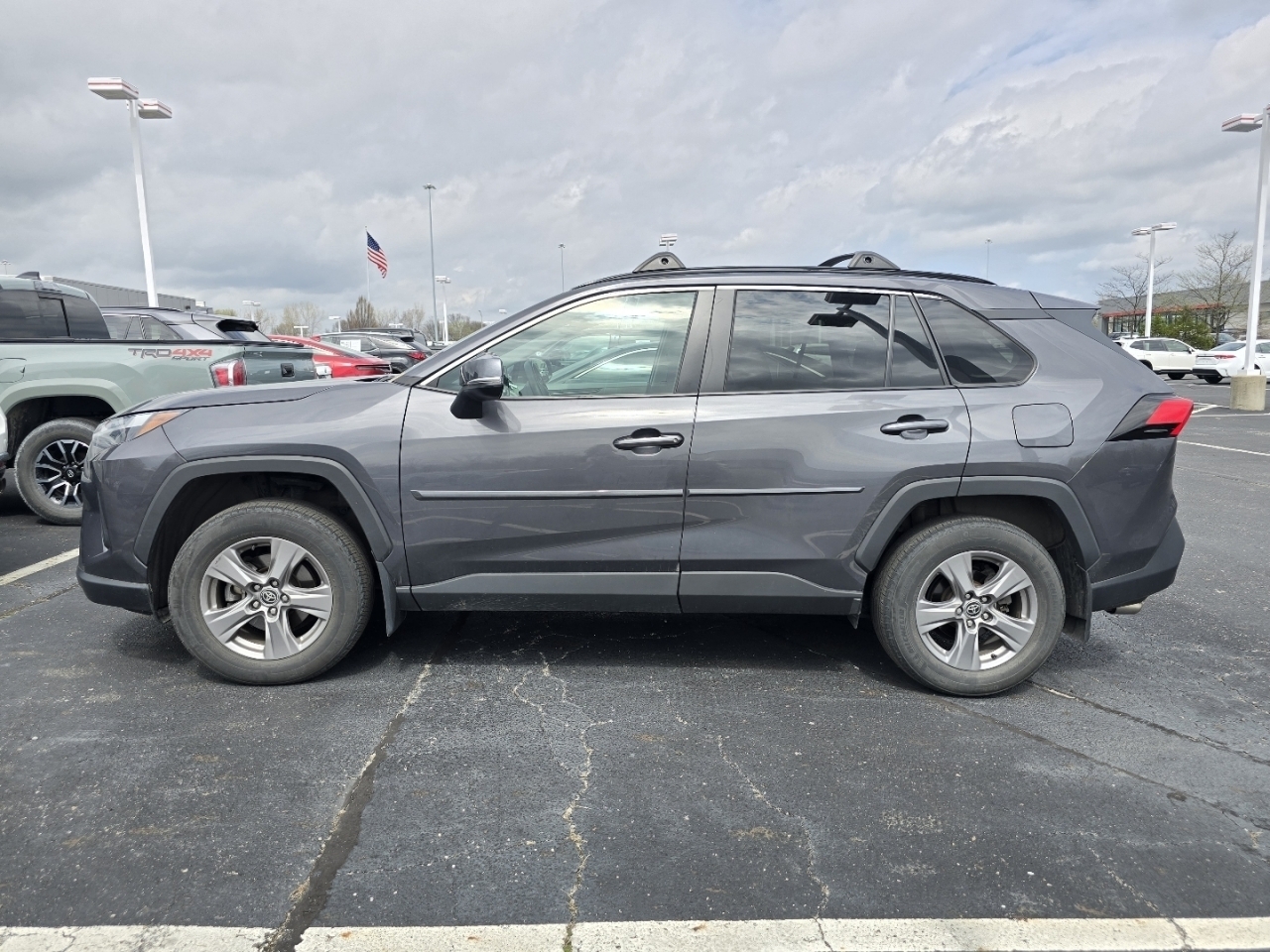 View vehicle photo 4