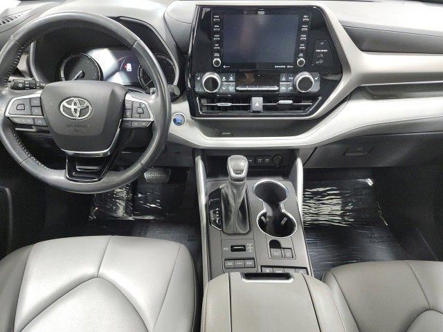 Certified, 2021 Toyota Highlander XLE AWD, Silver, MS113510-2