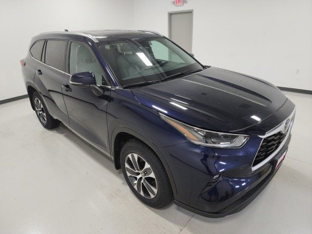 Certified, 2021 Toyota Highlander XLE AWD, Blue, MS109358-2