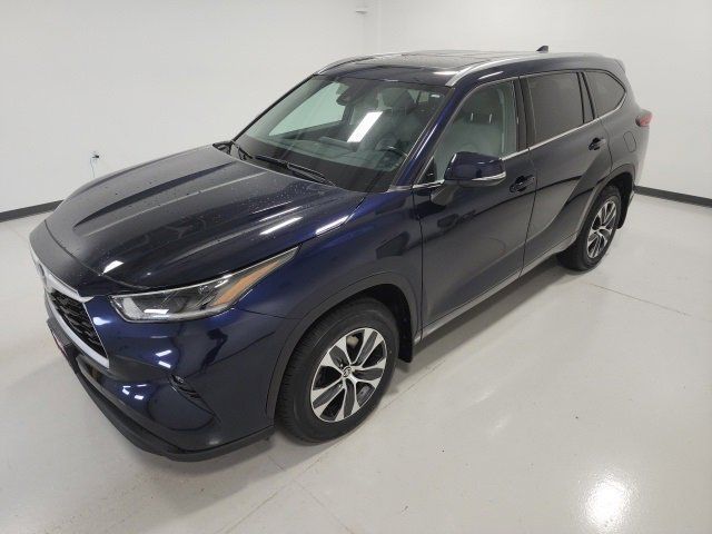 Certified, 2021 Toyota Highlander XLE AWD, Blue, MS109358-6