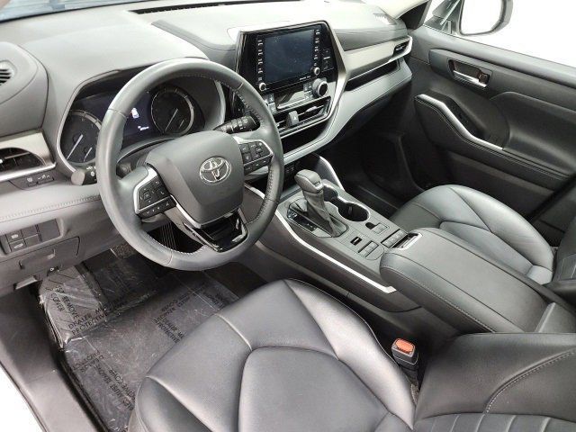Certified, 2021 Toyota Highlander XLE AWD, White, MS551260-59