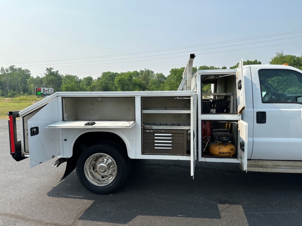 2014 Ford Super Duty F-550 DRW Chassis C
