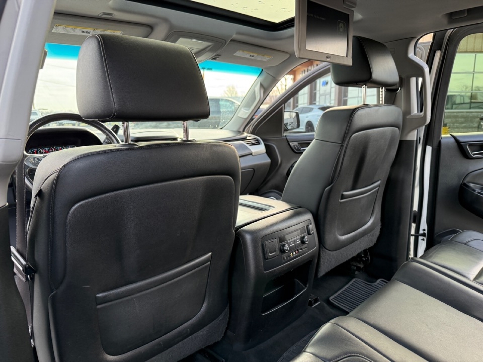 2015 Chevrolet Suburban 1500 image