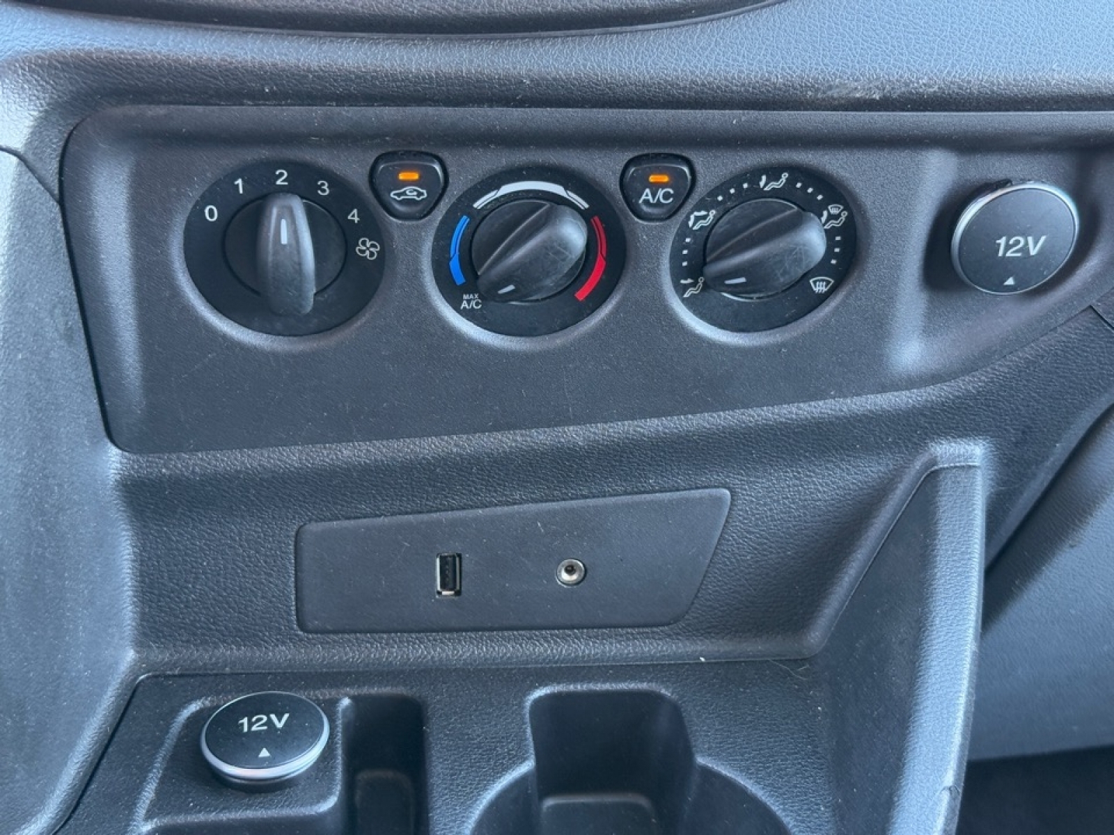 2015 Ford Transit-250 T-250 130