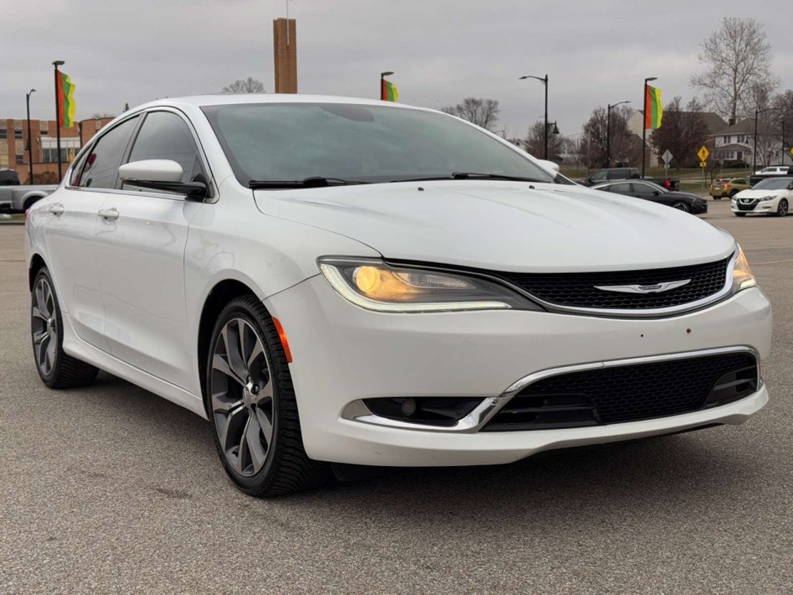 2016 Chrysler 200 image