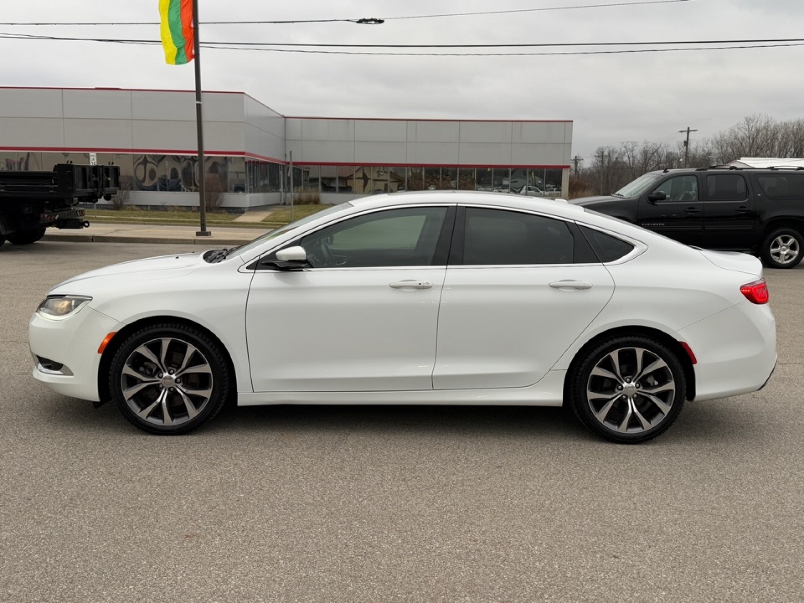 2016 Chrysler 200 image