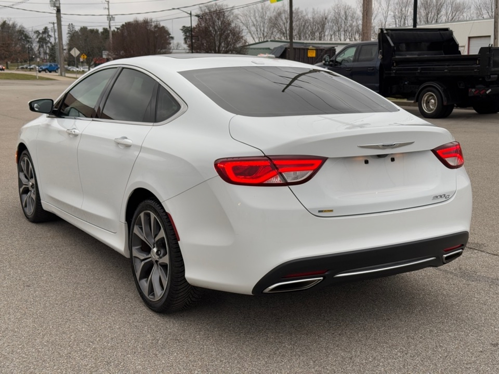 2016 Chrysler 200 image