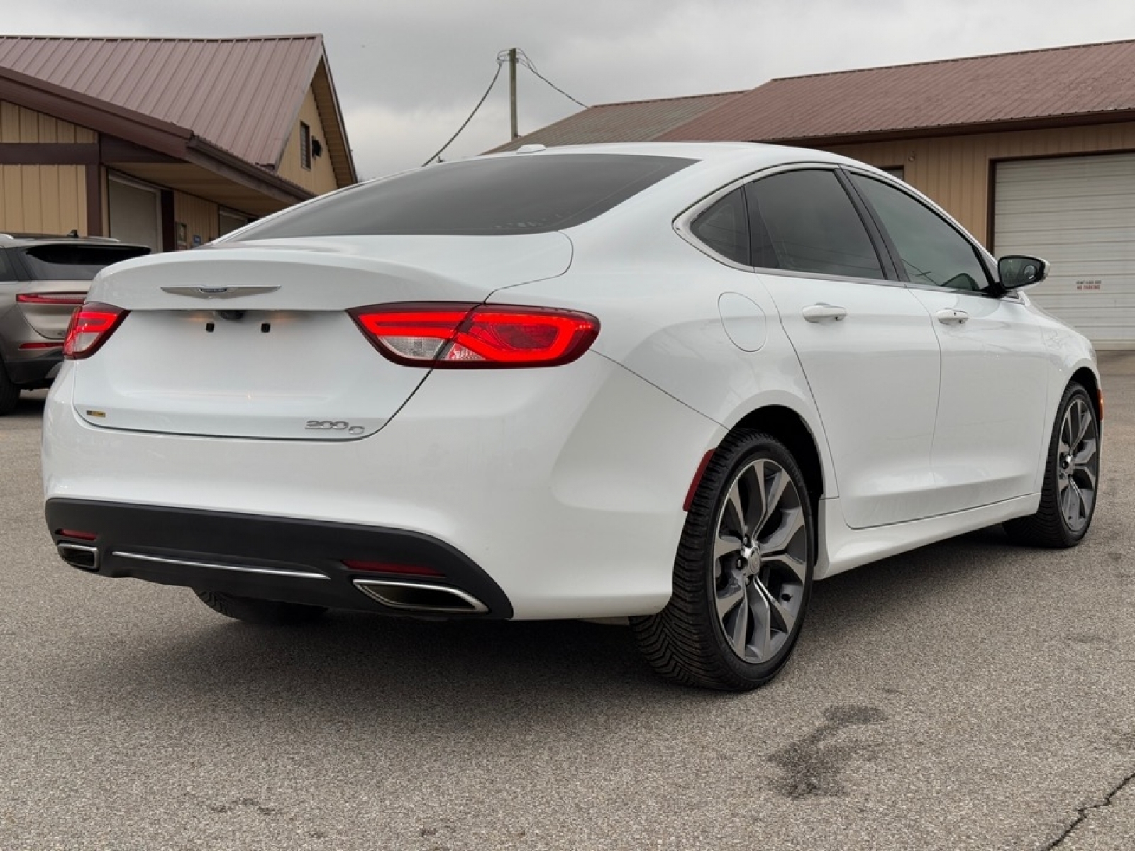 2016 Chrysler 200 image