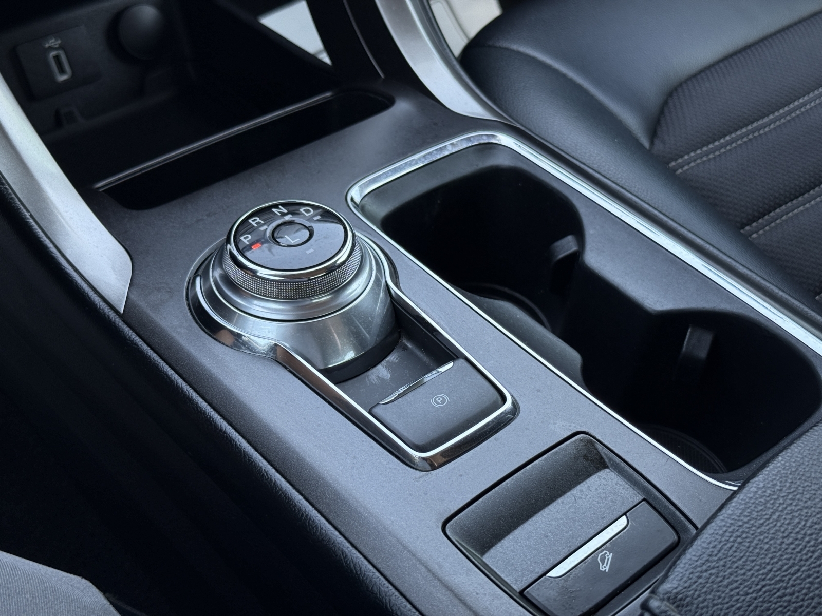 2017 Ford Fusion SE, 38649, Photo