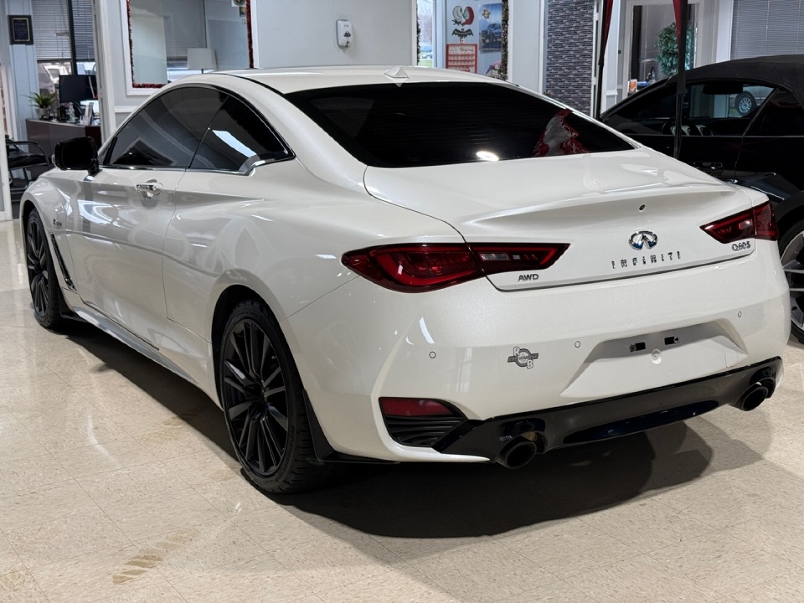 2017 INFINITI Q60 image