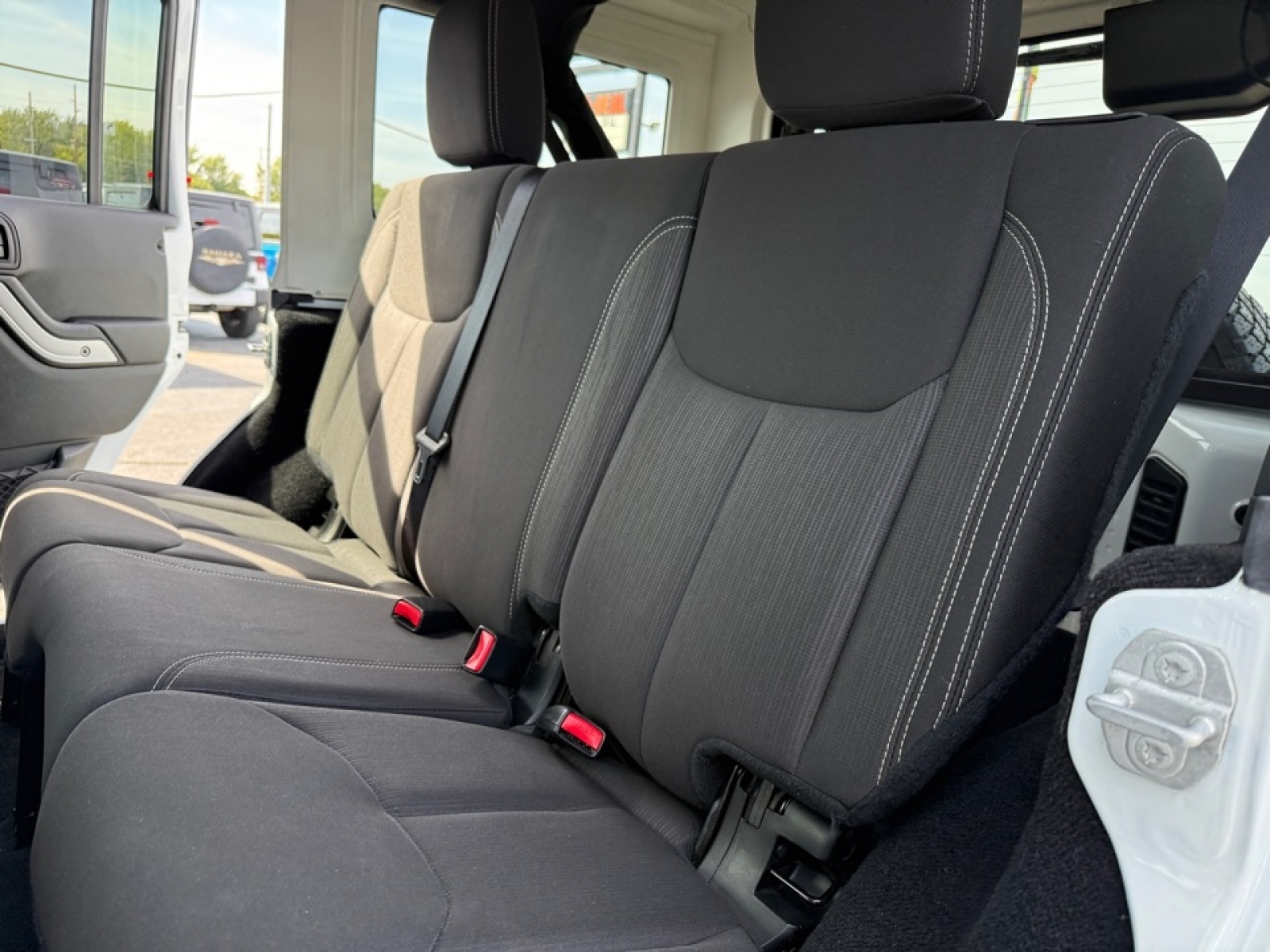 2017 Jeep Wrangler Unlimited Sahara 4x4, 38611A, Photo
