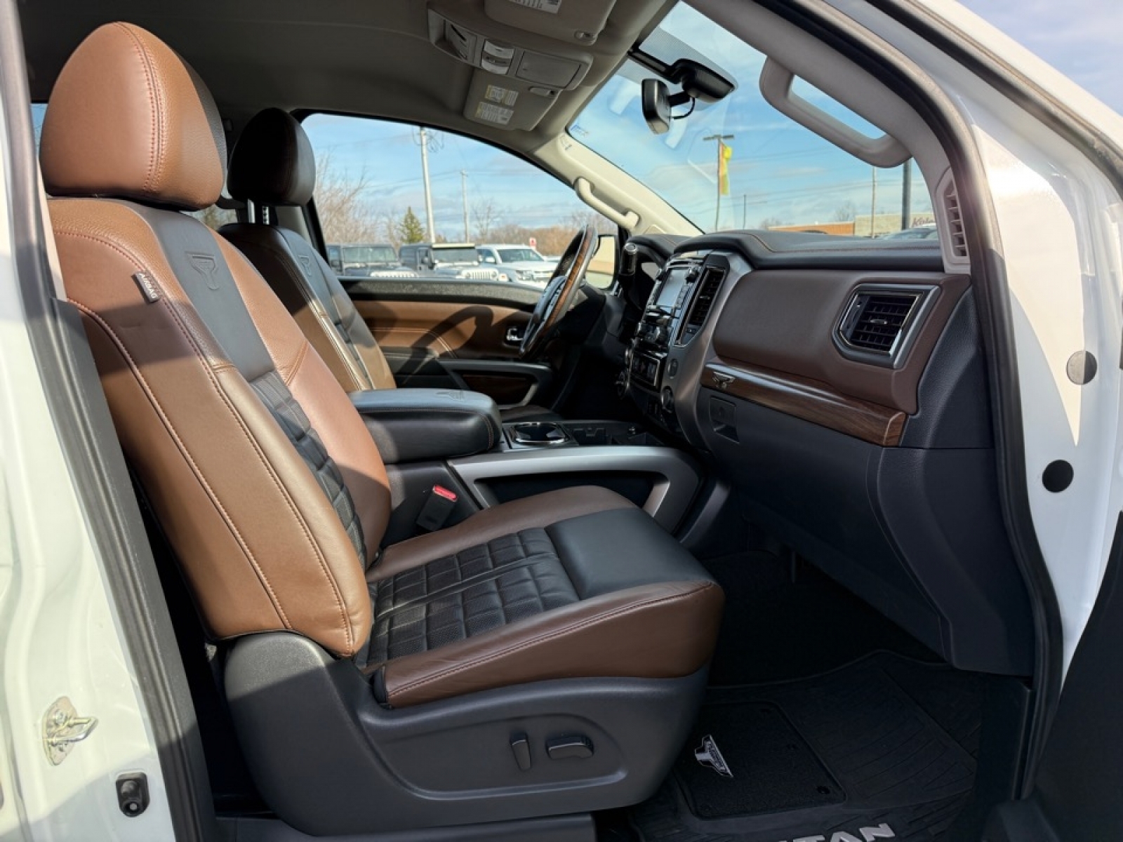 2017 Nissan TITAN image