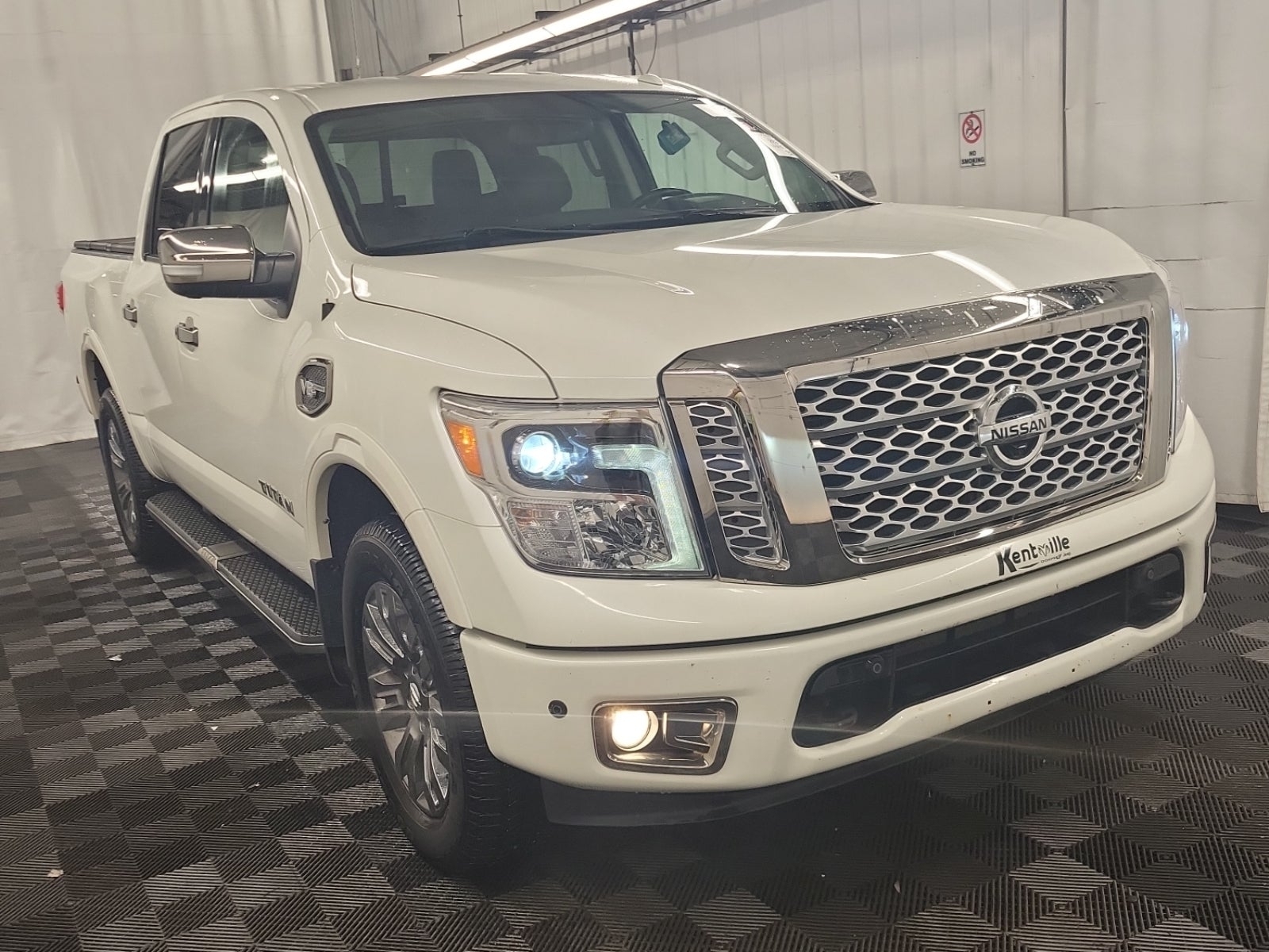 2017 Nissan TITAN