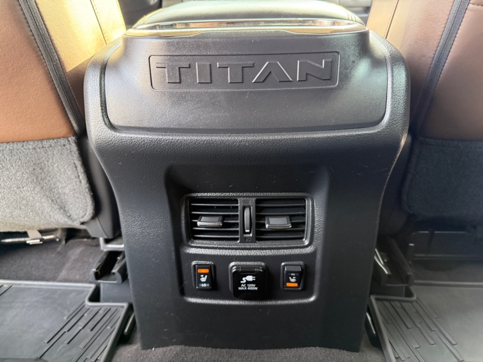 2017 Nissan TITAN image