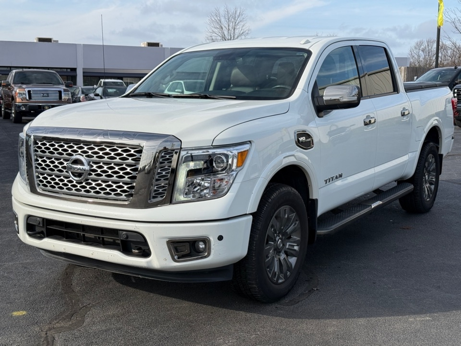 2017 Nissan TITAN image