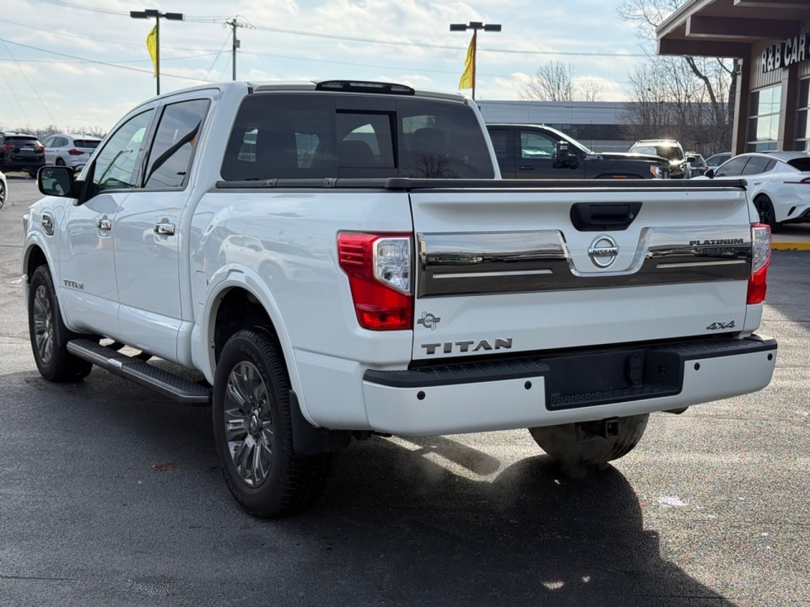 2017 Nissan TITAN image