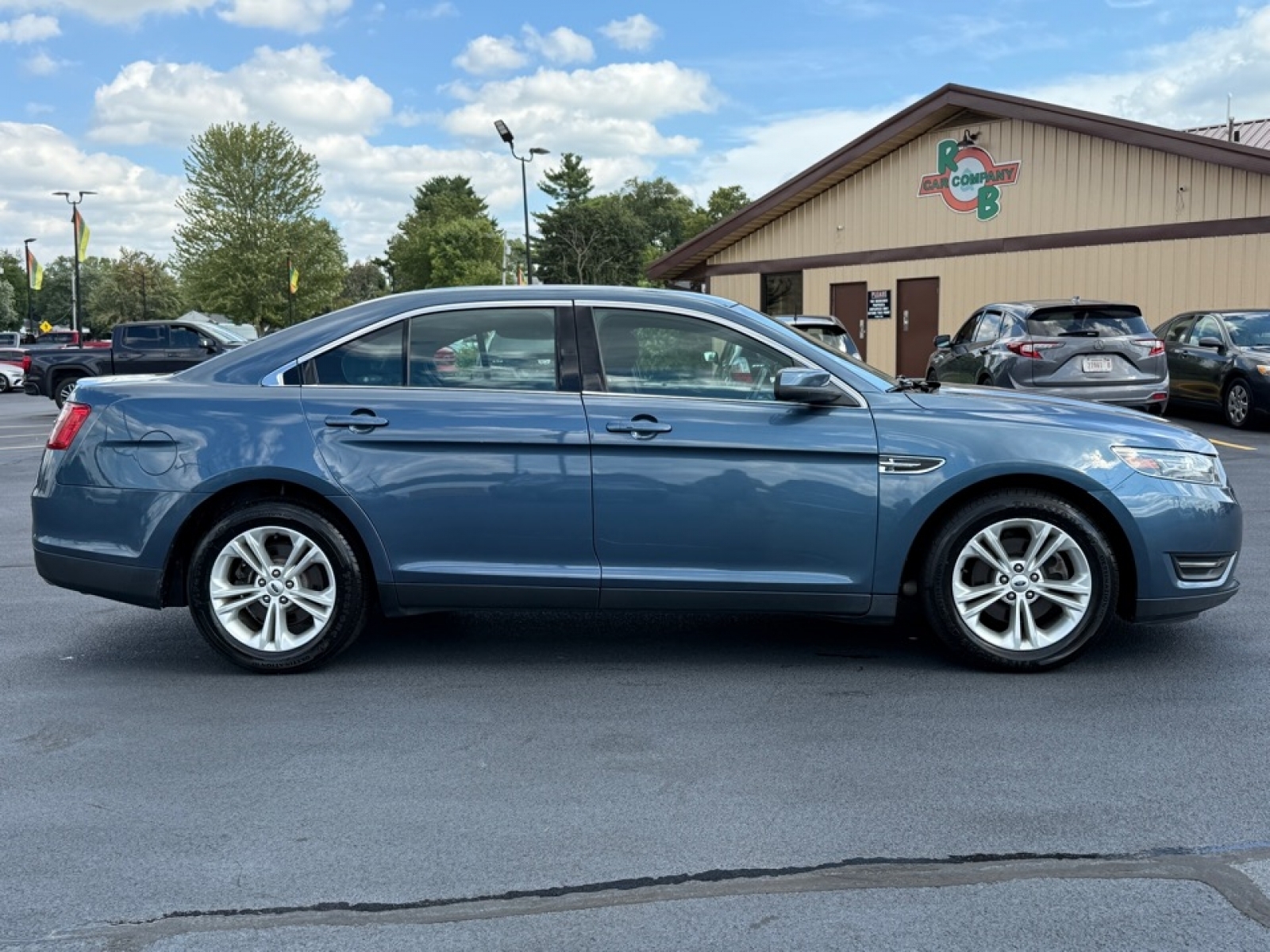 Image of 2018 Ford Taurus SEL