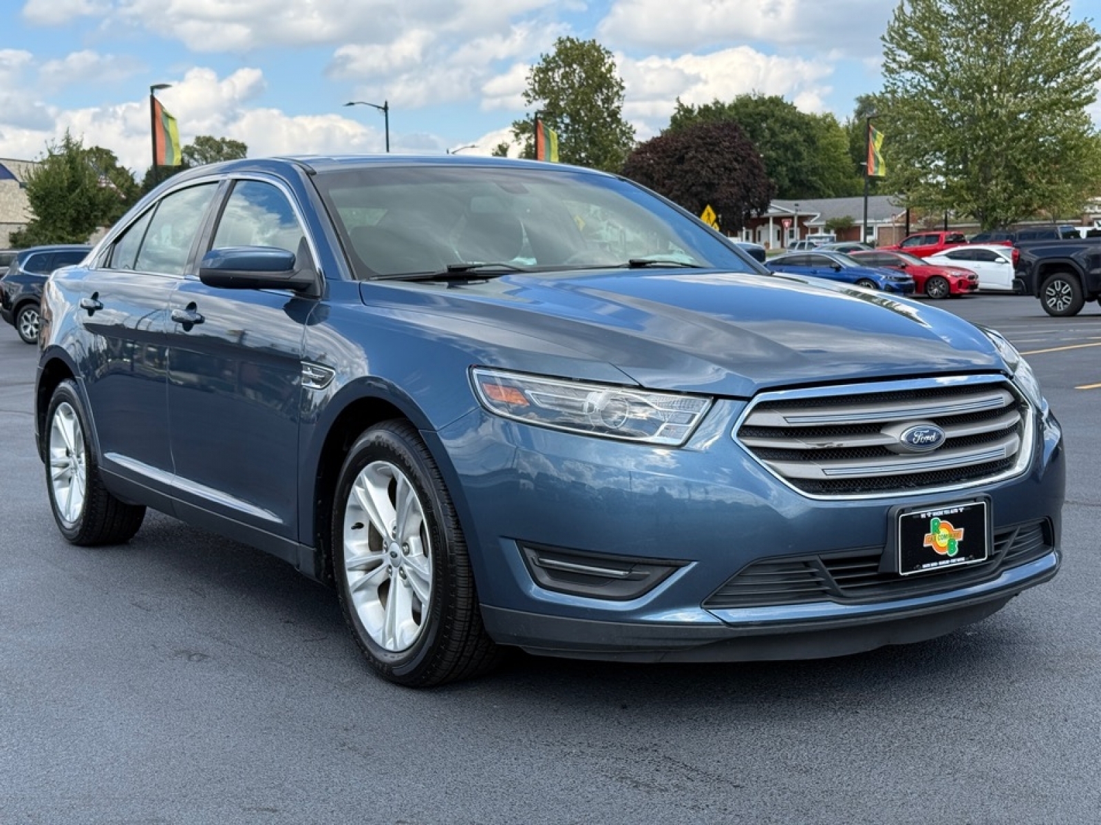 Image of 2018 Ford Taurus SEL
