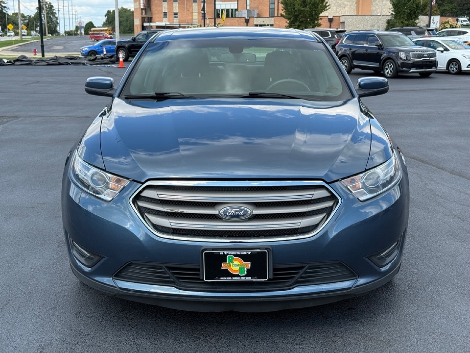 Image of 2018 Ford Taurus SEL