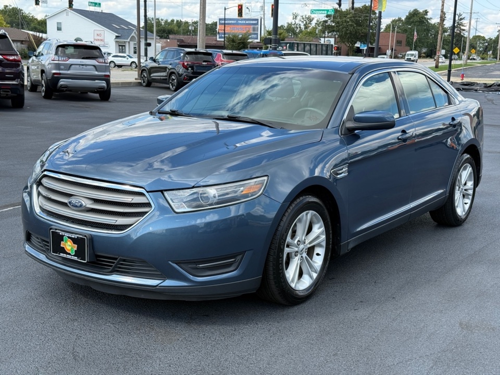 Image of 2018 Ford Taurus SEL