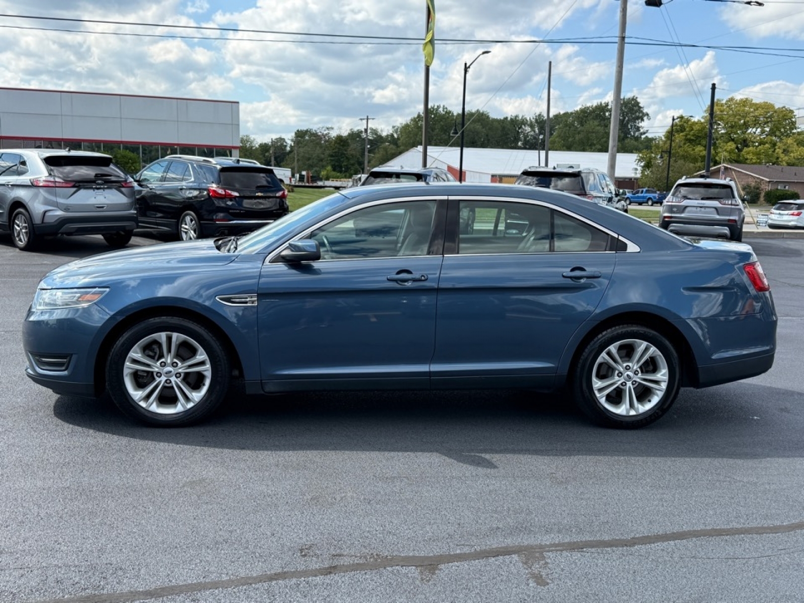 Image of 2018 Ford Taurus SEL