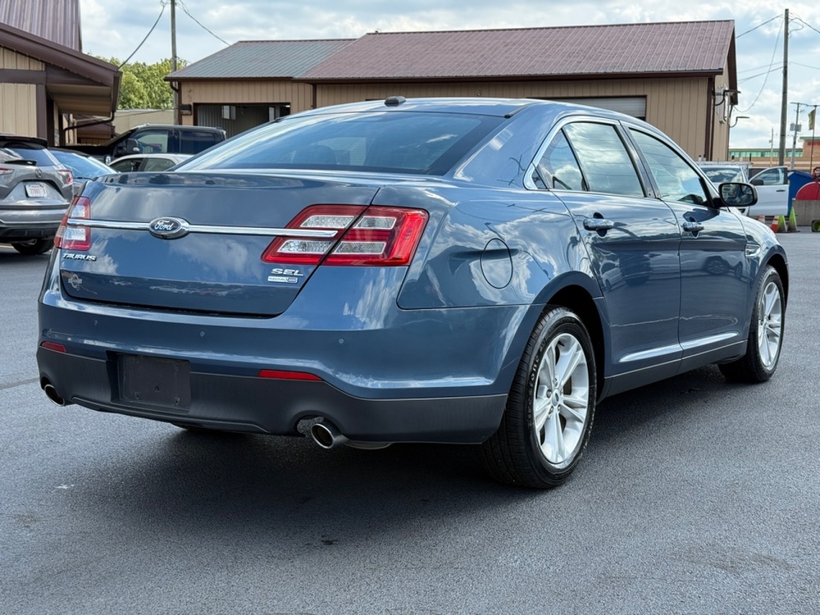 Image of 2018 Ford Taurus SEL