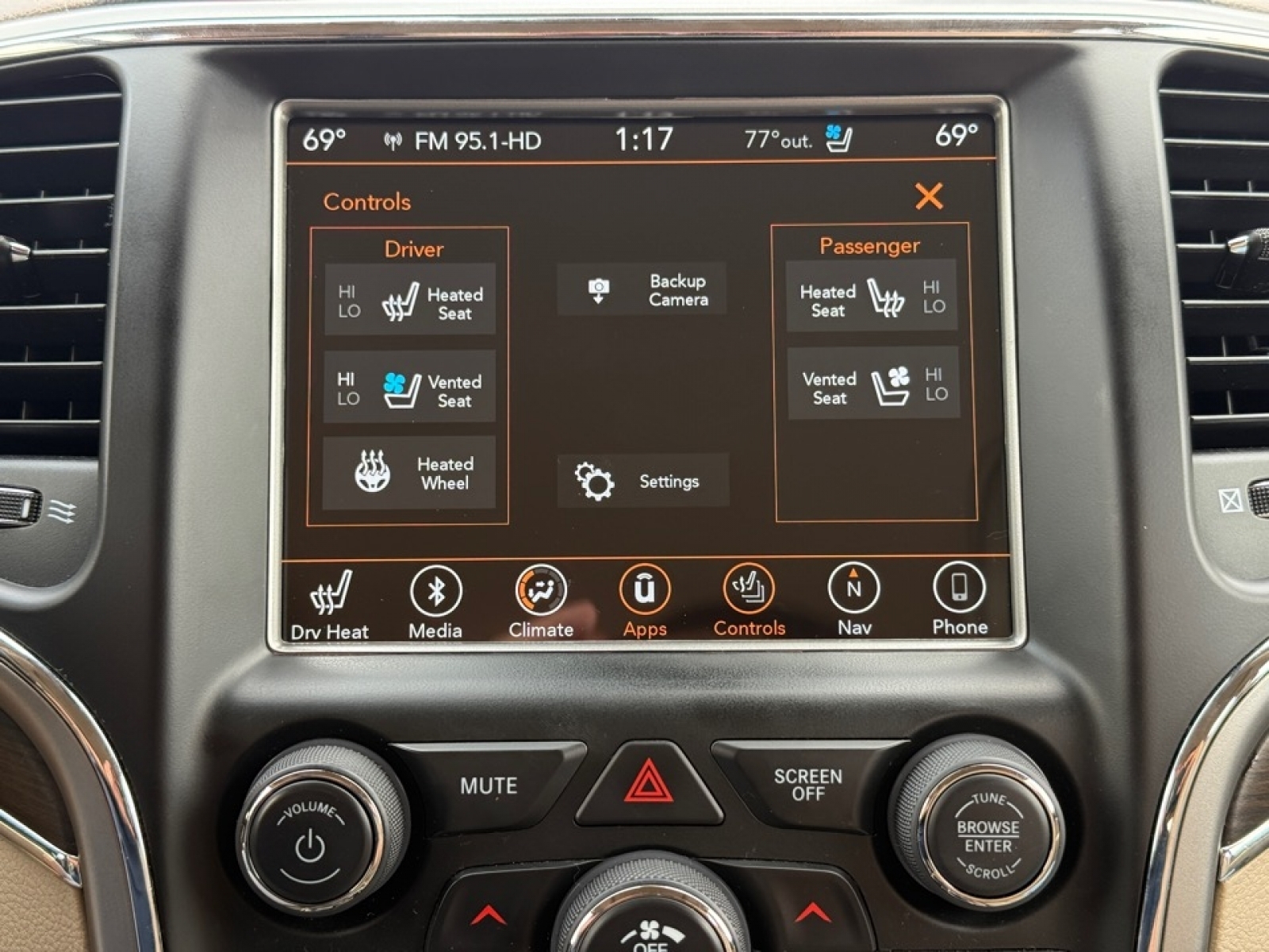 2018 Jeep Grand Cherokee Overland 4x4, 38530, Photo