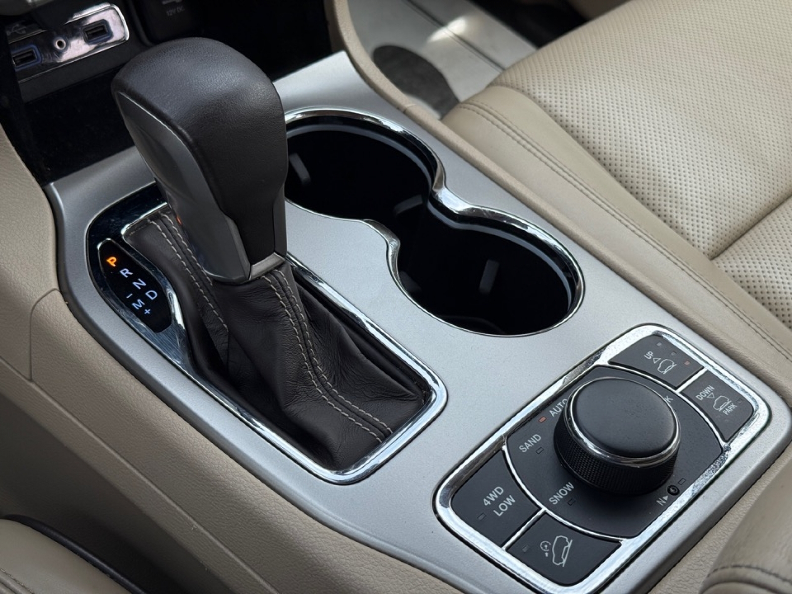 2018 Jeep Grand Cherokee Overland 4x4, 38530, Photo