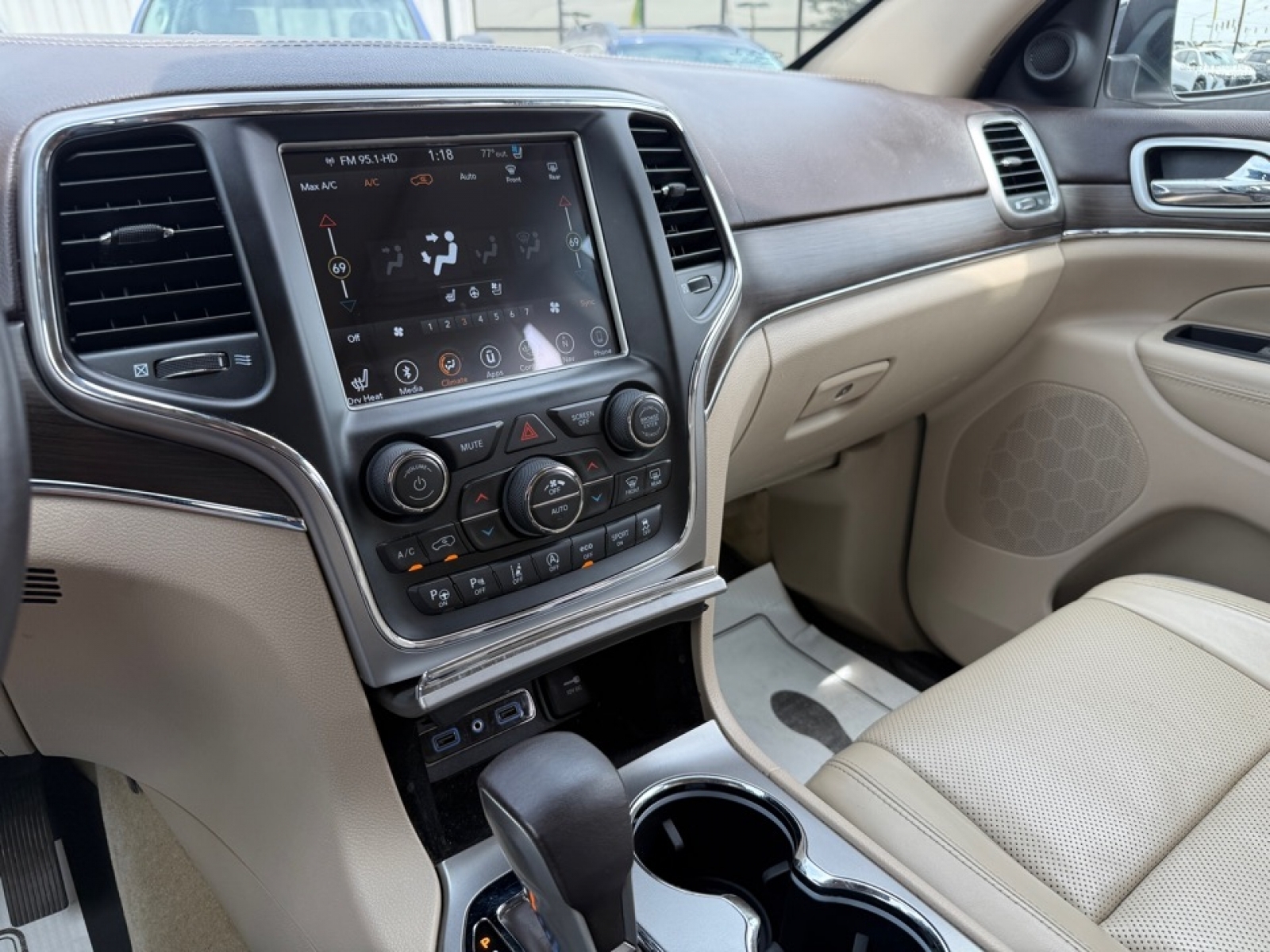 2018 Jeep Grand Cherokee Overland 4x4, 38530, Photo