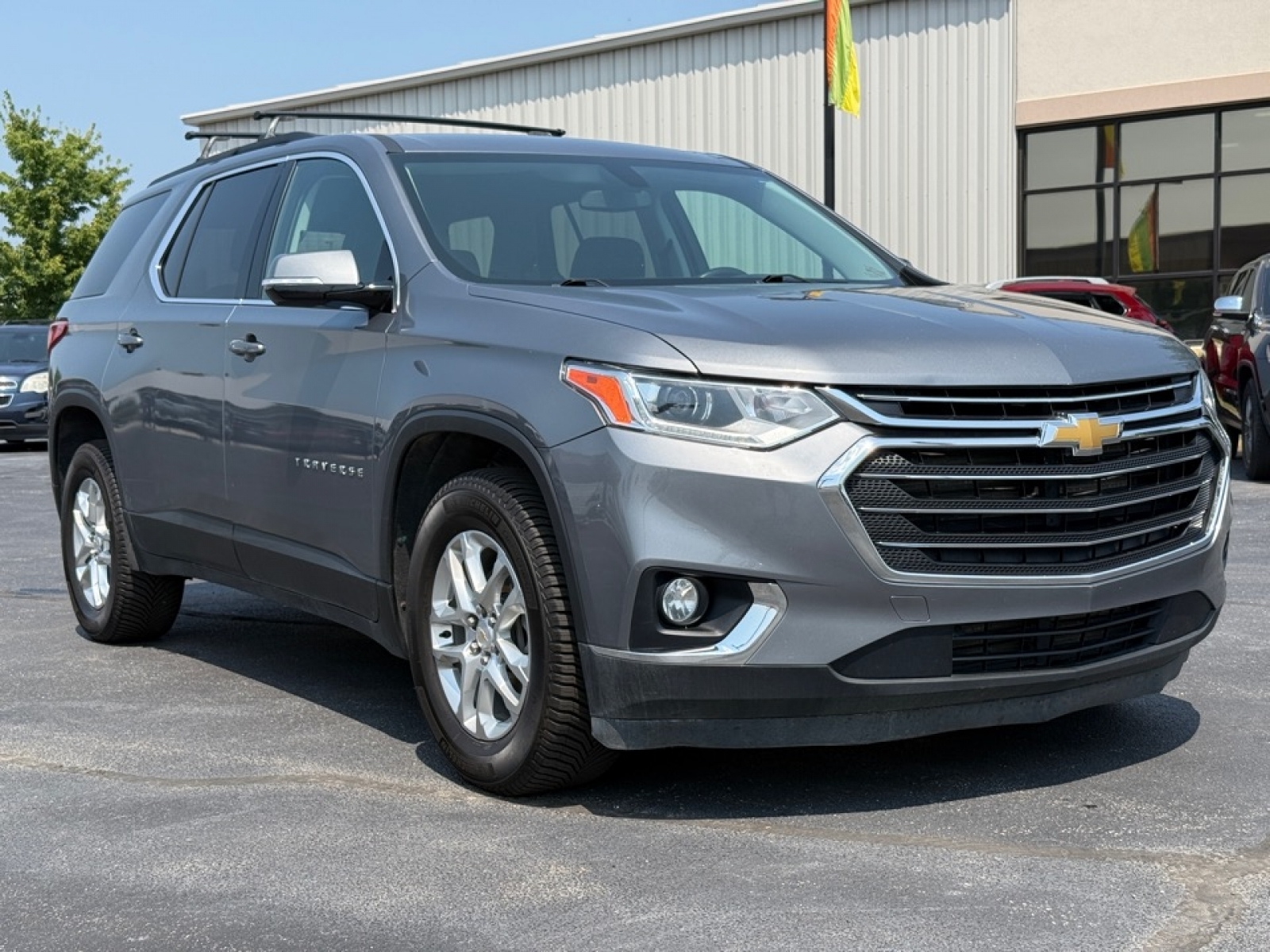 2019 Chevrolet Traverse 1LT photo 2