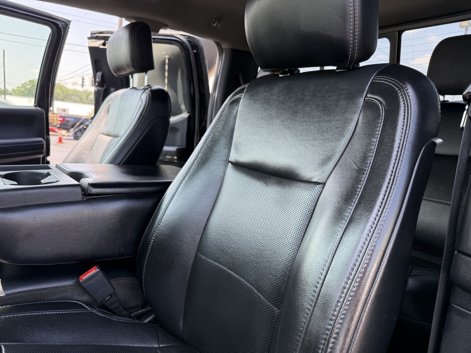 2019 Ford F-250 LARIAT, 38577, Photo