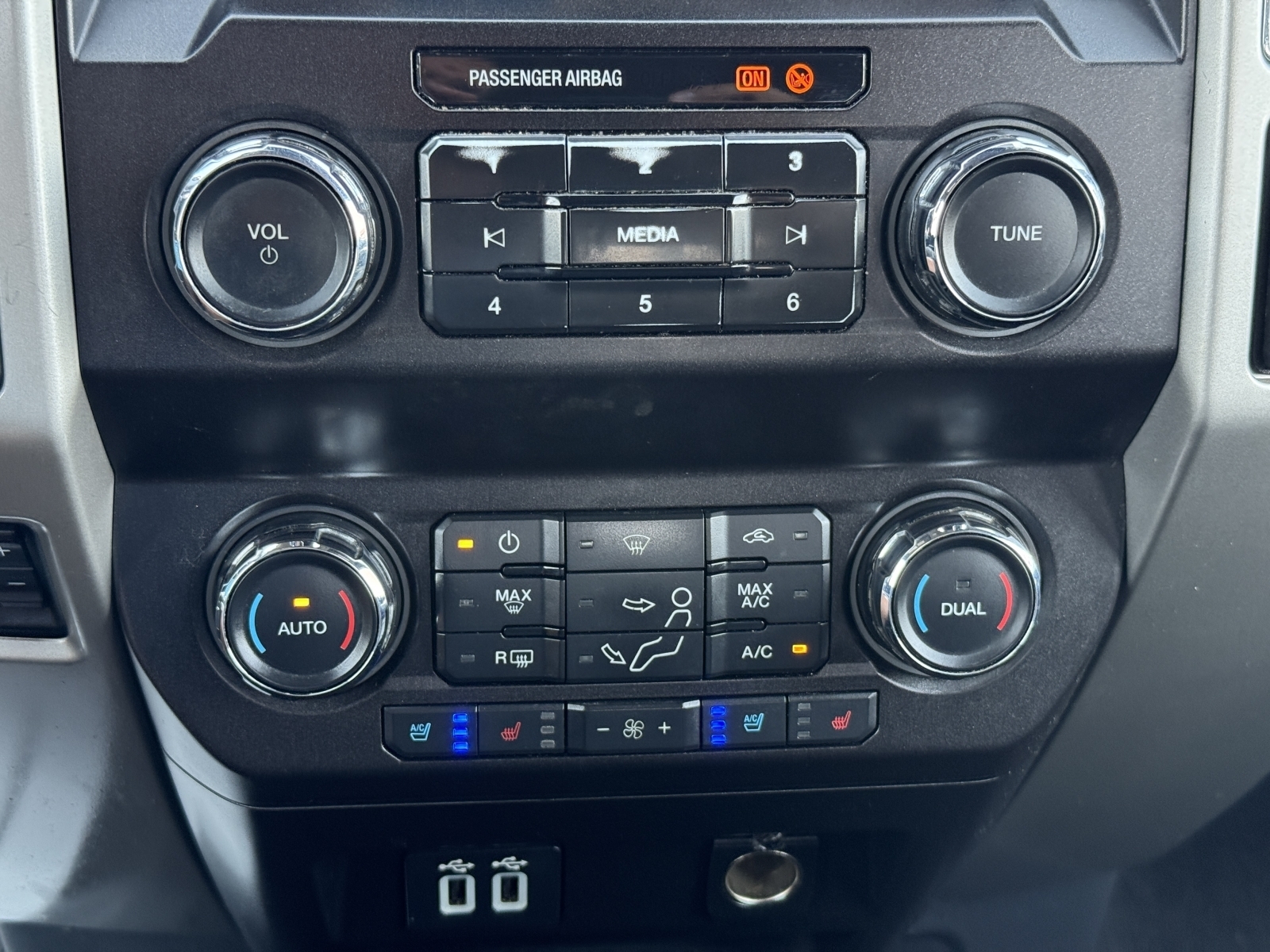 2019 Ford F-250 LARIAT, 38577, Photo