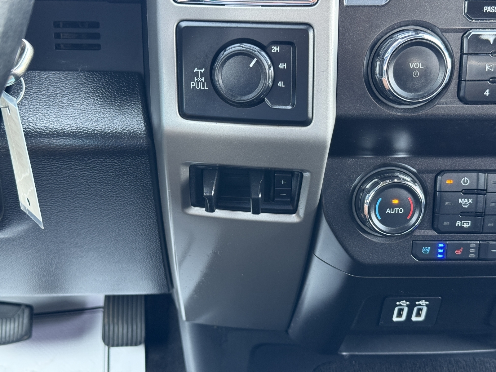 2019 Ford F-250 LARIAT, 38577, Photo