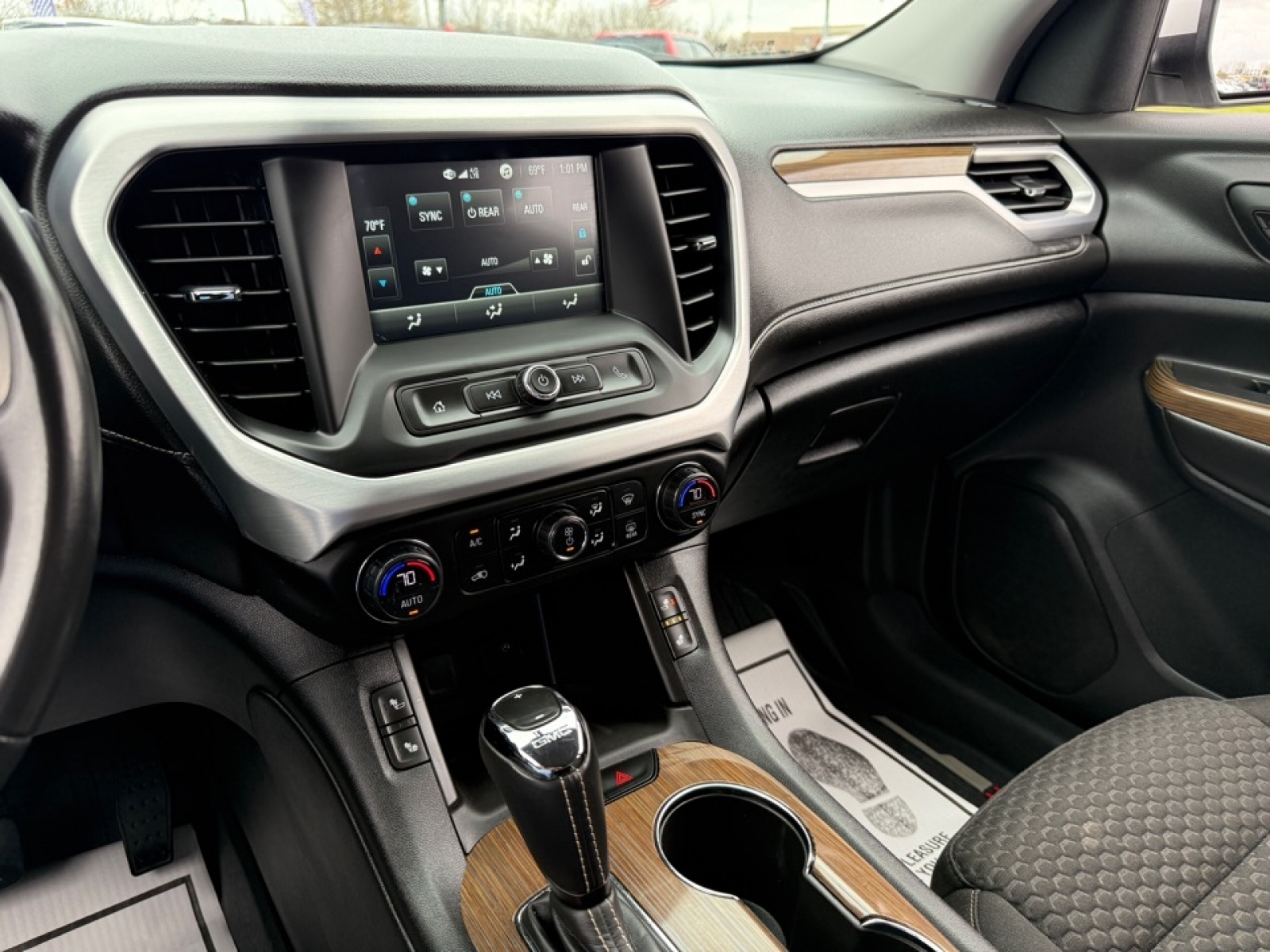 2019 GMC Acadia image