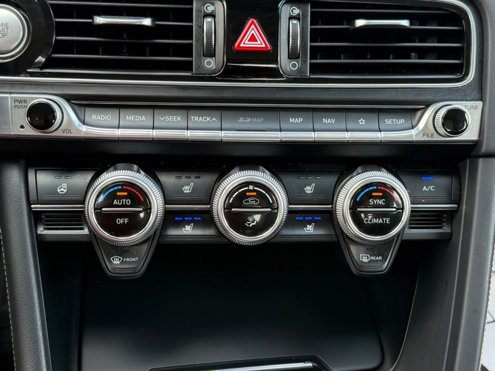 2019 Genesis G70 2.0T Advanced photo 28