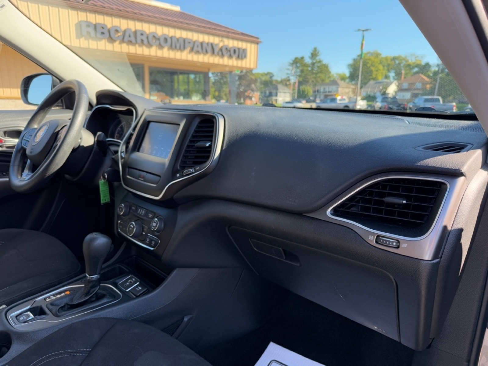 2019 Jeep Cherokee Latitude FWD, 38969, Photo