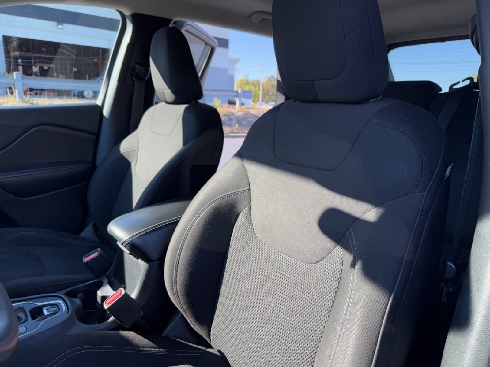 2019 Jeep Cherokee Latitude FWD, 38969, Photo