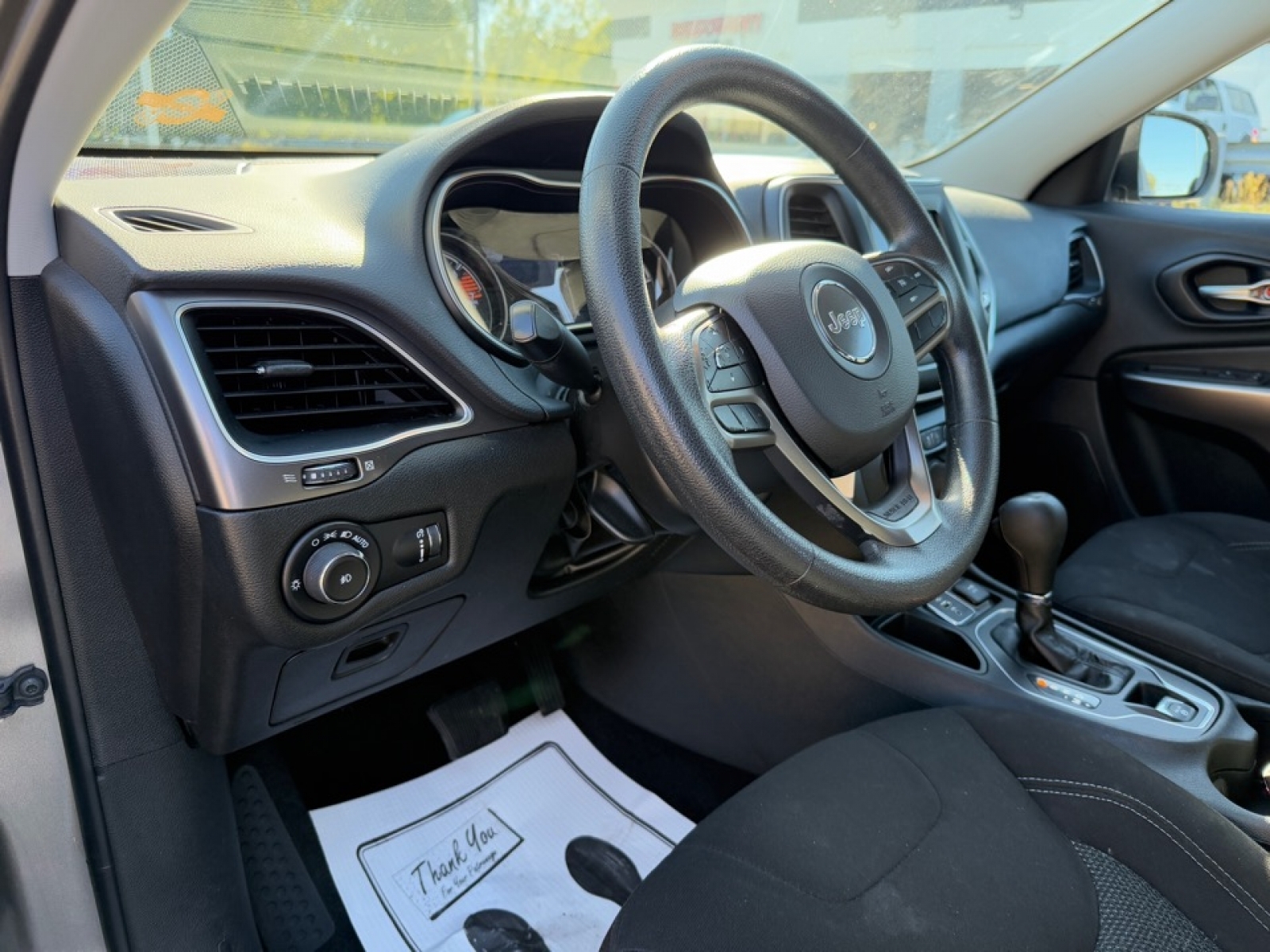 2019 Jeep Cherokee Latitude FWD, 38969, Photo