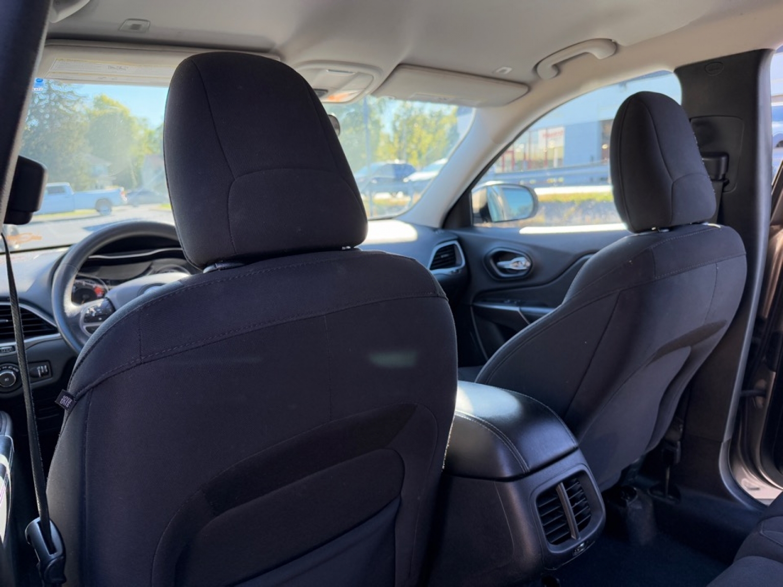 2019 Jeep Cherokee Latitude FWD, 38969, Photo