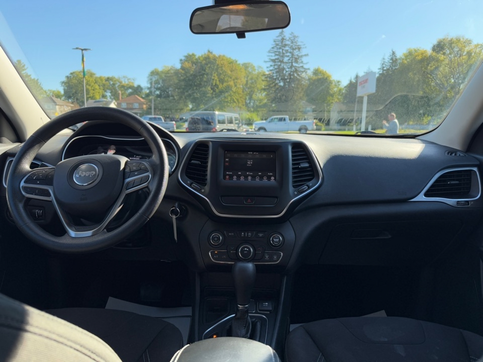 2019 Jeep Cherokee Latitude FWD, 38969, Photo
