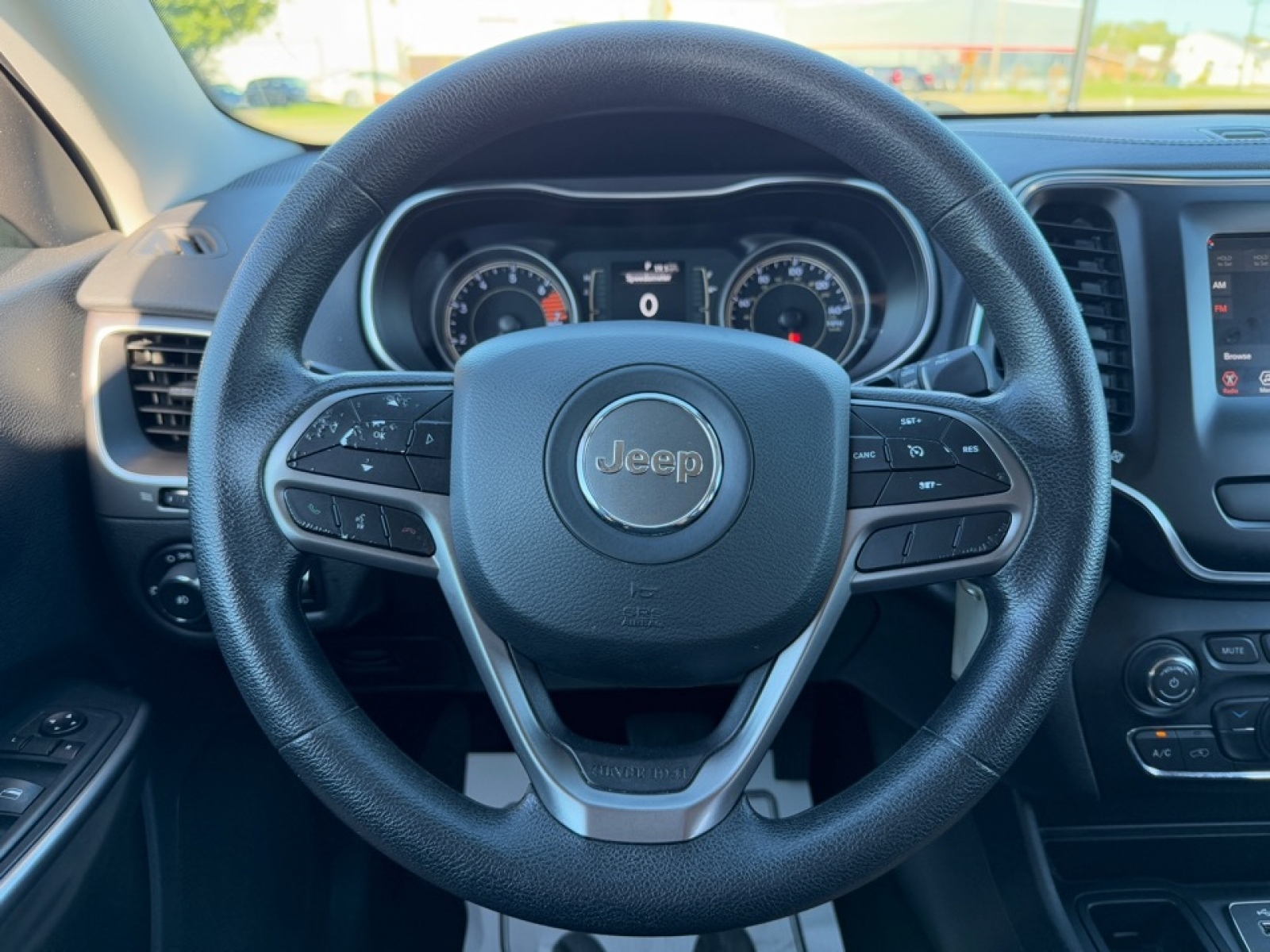 2019 Jeep Cherokee Latitude FWD, 38969, Photo